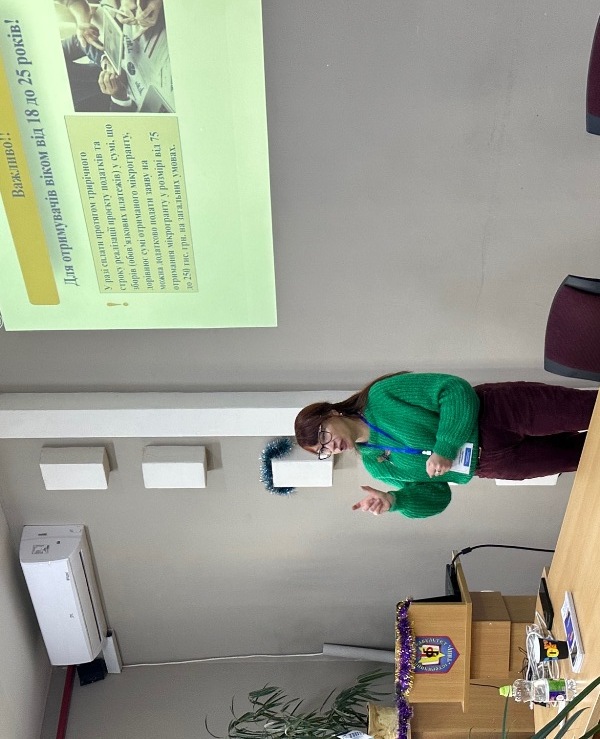 Фахівець Тернопільського обласного центру зайнятості А. Грицаєнко розповідає про особливості сучасного ринку праці